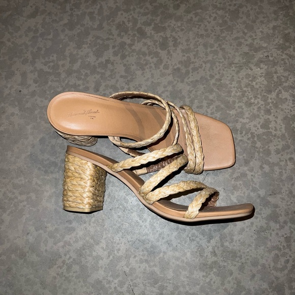 Universal Thread Heels - Picture 4 of 4